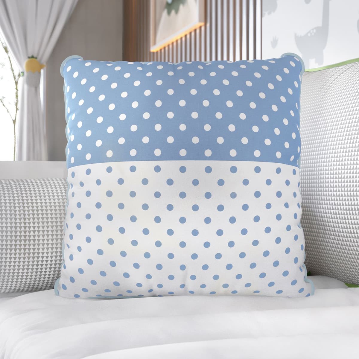 https://gdg-images.s3.sa-east-1.amazonaws.com/fotos/100705/almofada-branca-azul-poa-38cm-318773.jpg