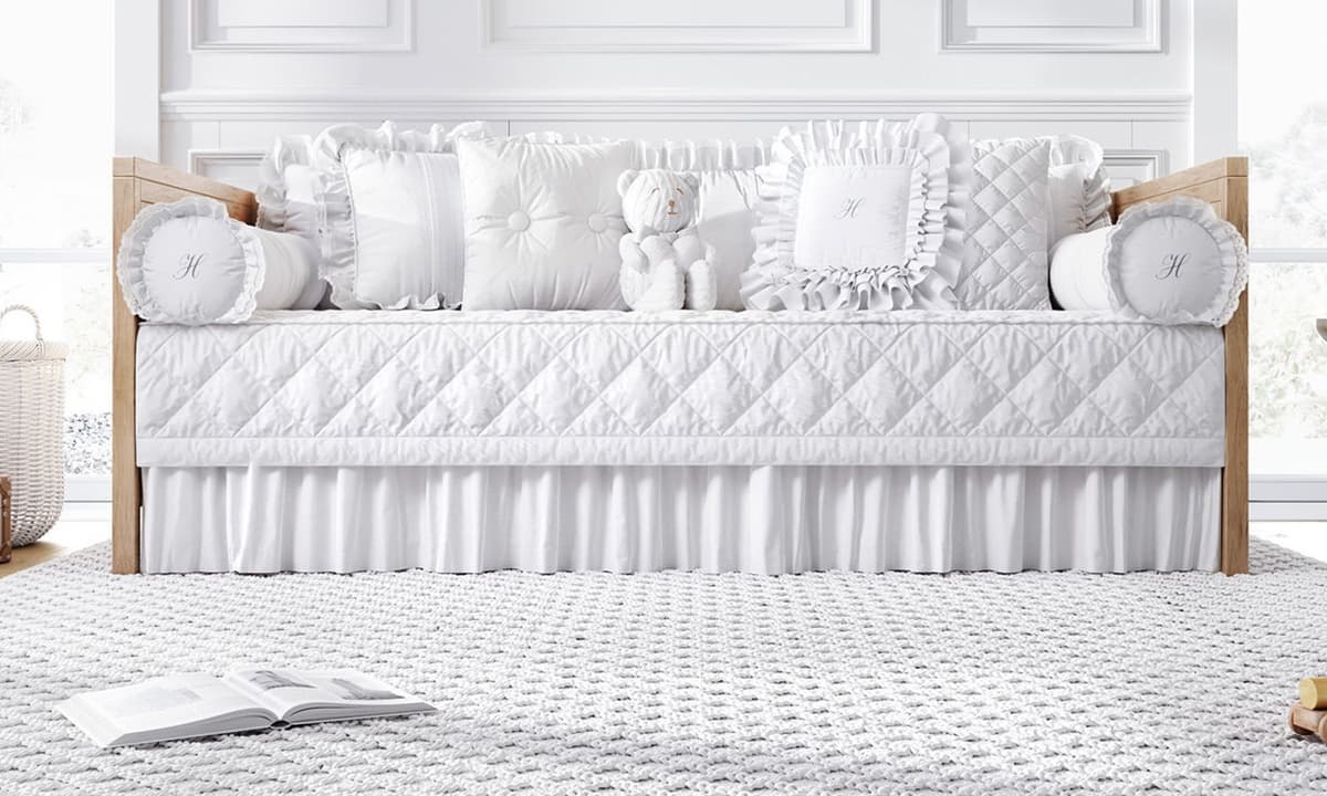 https://gdg-images.s3.sa-east-1.amazonaws.com/fotos/124028/saia-para-cama-baba-branco-279717.jpg