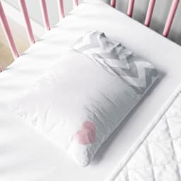 https://gdg-images.s3.sa-east-1.amazonaws.com/fotos/151259/fronha-bebe-coracao-chevron-328637.jpg