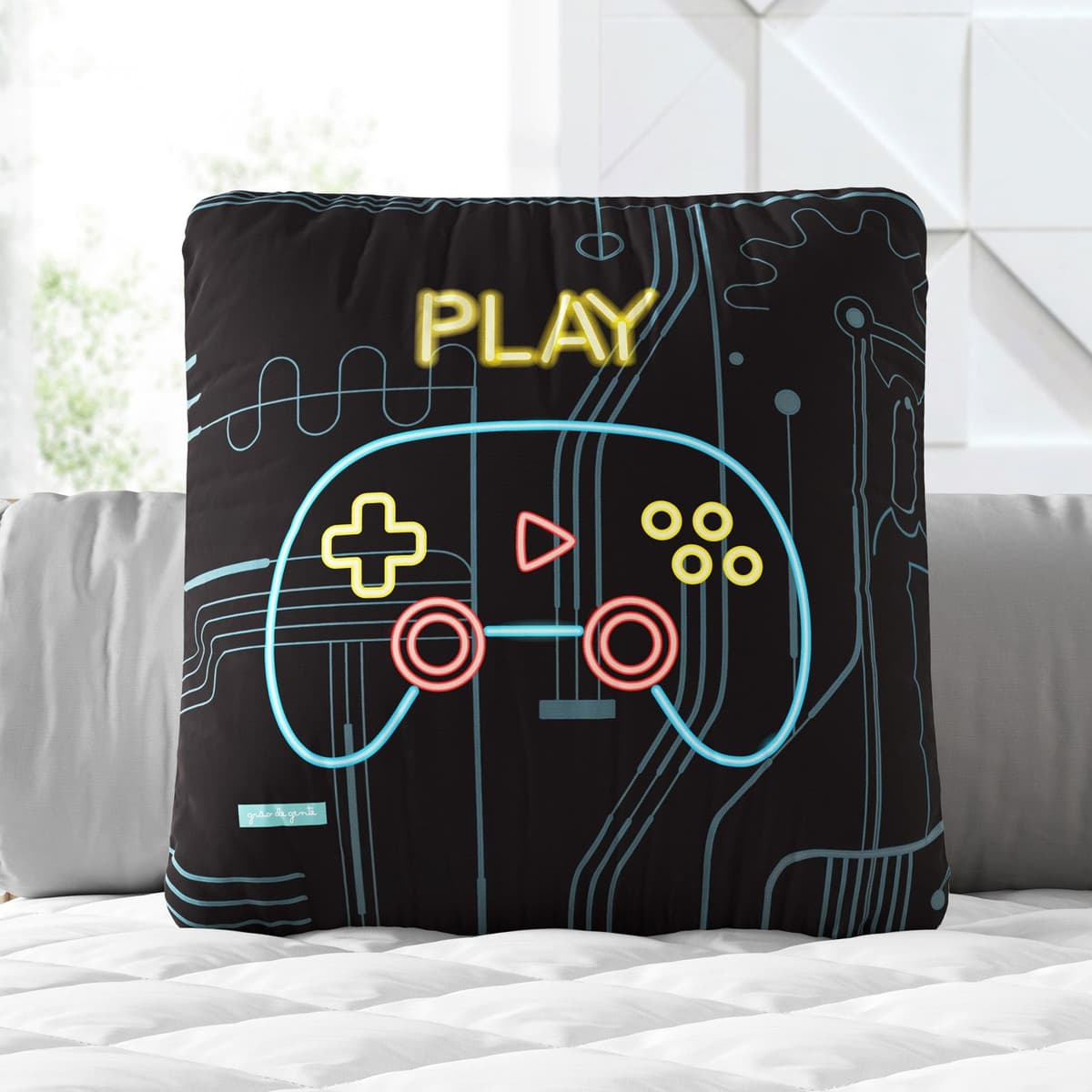https://gdg-images.s3.sa-east-1.amazonaws.com/fotos/157412/almofada-quadrada-games-30cm-369272.jpg