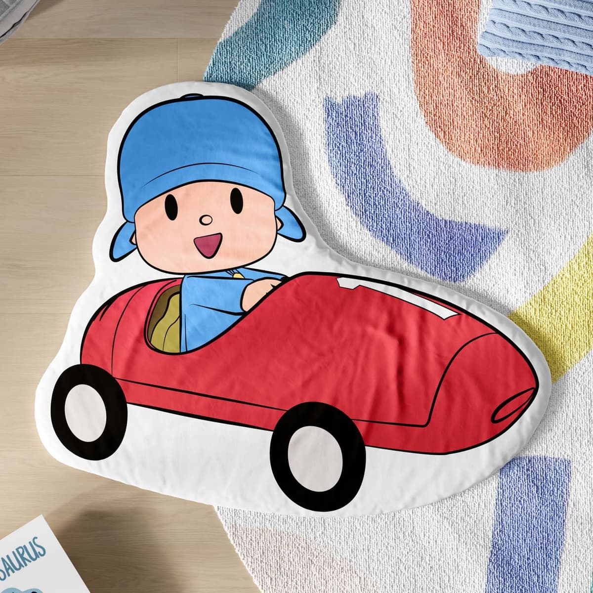 https://gdg-images.s3.sa-east-1.amazonaws.com/fotos/193355/tapete-pocoyo-no-carro-76cm-480262.jpg