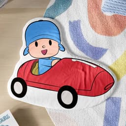 https://gdg-images.s3.sa-east-1.amazonaws.com/fotos/193355/tapete-pocoyo-no-carro-76cm-480262.jpg