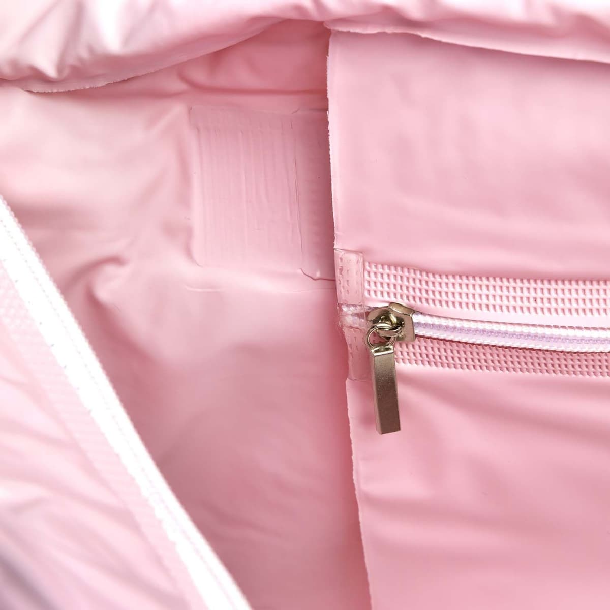 https://gdg-images.s3.sa-east-1.amazonaws.com/fotos/195711/bolsa-termica-rosa-15l-485106.jpg