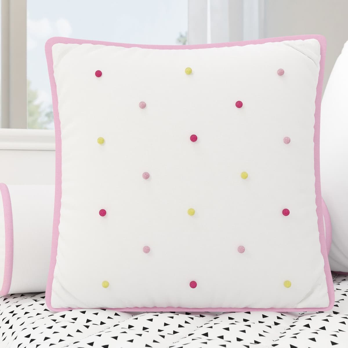 https://gdg-images.s3.sa-east-1.amazonaws.com/fotos/93278/almofada-pompom-floral-moderna-212268.jpg
