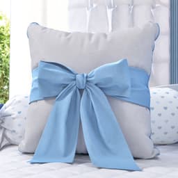 https://gdg-images.s3.sa-east-1.amazonaws.com/fotos/99997/almofada-laco-azul-cinza-38cm-229335.jpg
