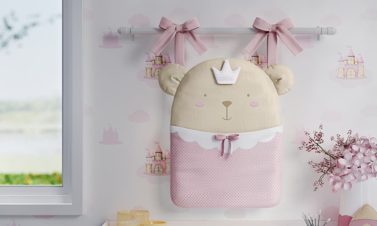 https://gdg-images.s3.sa-east-1.amazonaws.com/fotos/120234/porta-fraldas-varao-amiguinha-ursa-princesa-e-castelo-273554.jpg