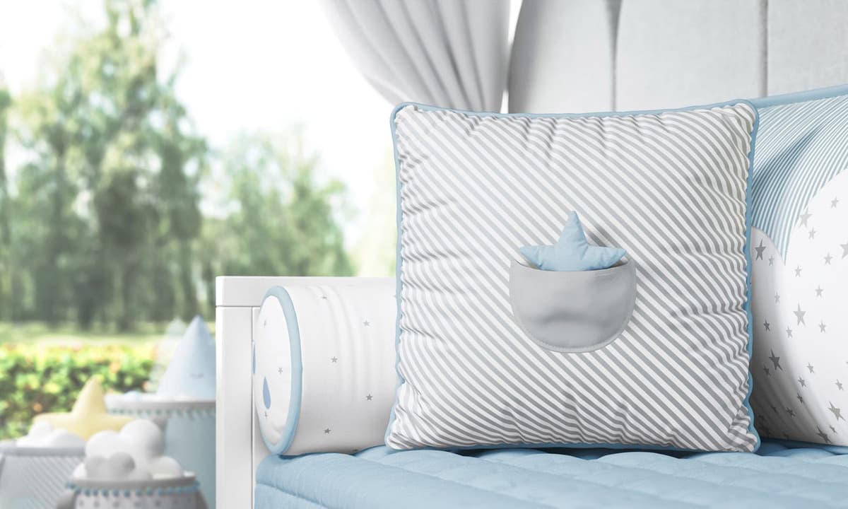 https://gdg-images.s3.sa-east-1.amazonaws.com/fotos/121089/almofada-listrada-com-bolso-estrelinha-cinza-azul-38cm-274351.jpg