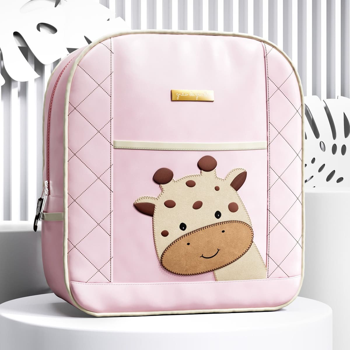 https://gdg-images.s3.sa-east-1.amazonaws.com/fotos/146165/mochila-maternidade-amiguinha-girafa-rosa-313088.jpg