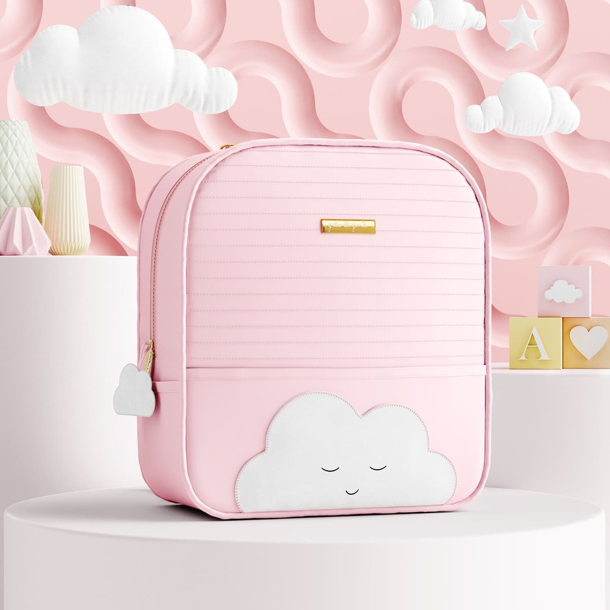 https://gdg-images.s3.sa-east-1.amazonaws.com/fotos/147429/conjunto-de-mala-bolsa-e-mochila-maternidade-amiguinho-nuvem-rosa-03-pcs-328037.jpg
