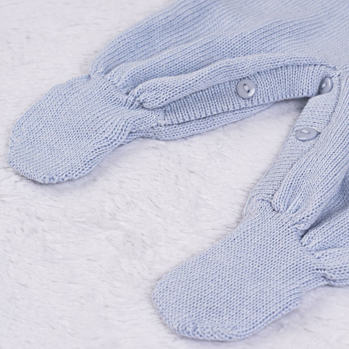 https://gdg-images.s3.sa-east-1.amazonaws.com/fotos/148941/jardineira-tricot-canelado-com-botoes-azul-323519.jpg