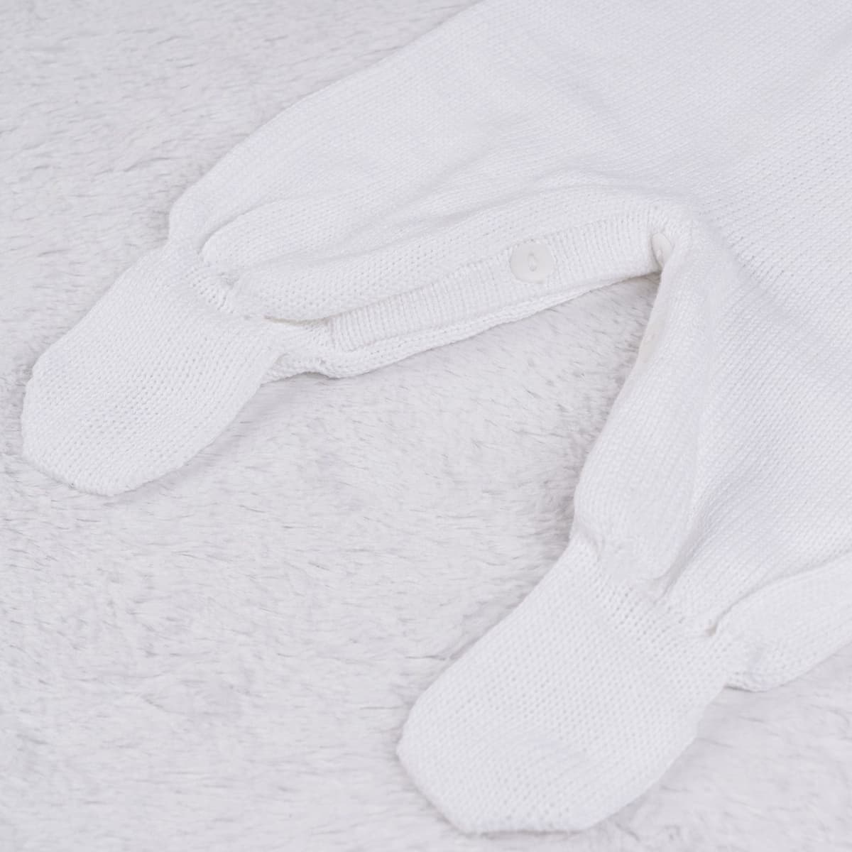 https://gdg-images.s3.sa-east-1.amazonaws.com/fotos/148942/jardineira-tricot-canelado-com-botoes-branco-323523.jpg