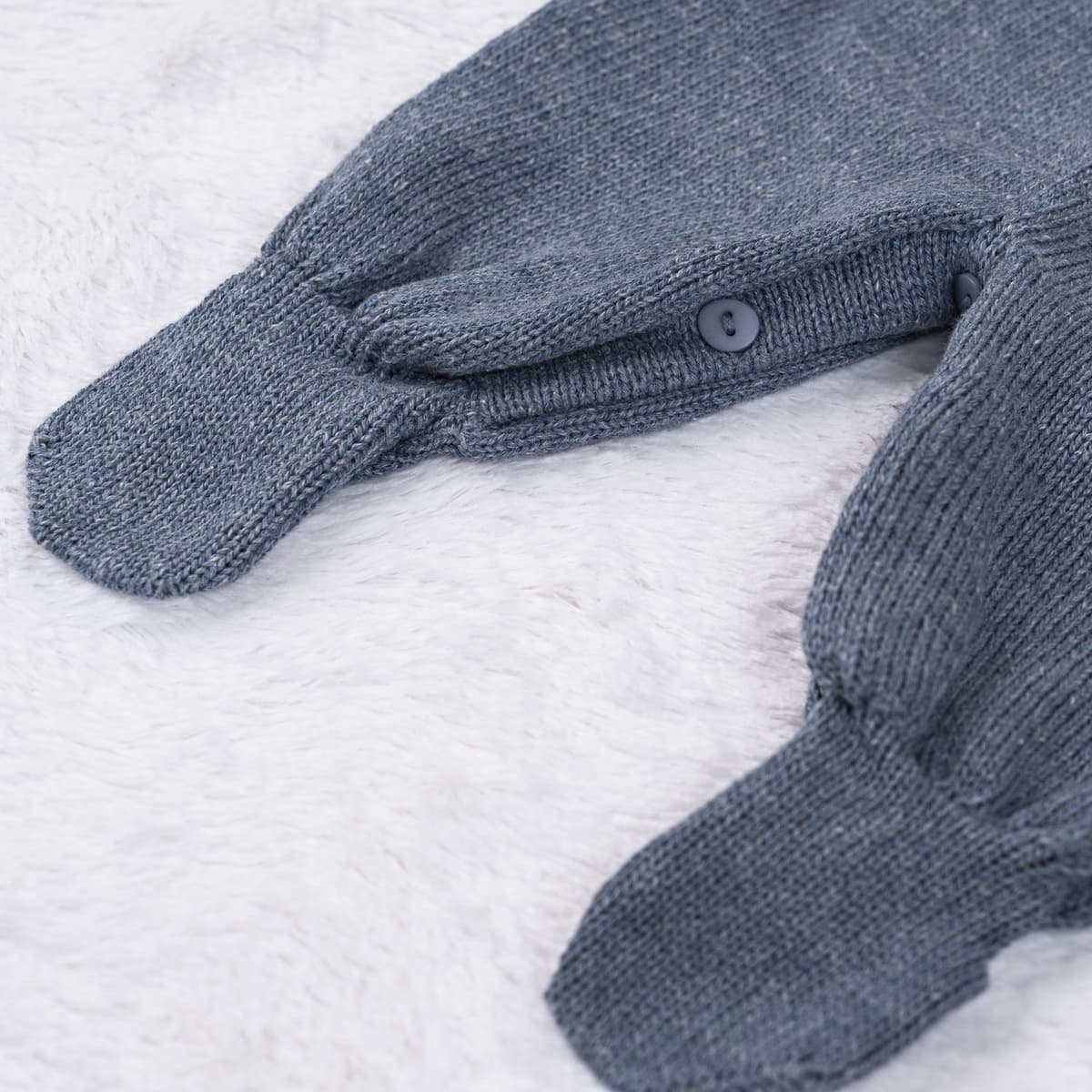 https://gdg-images.s3.sa-east-1.amazonaws.com/fotos/148943/jardineira-tricot-canelado-com-botoes-azul-jeans-323526.jpg