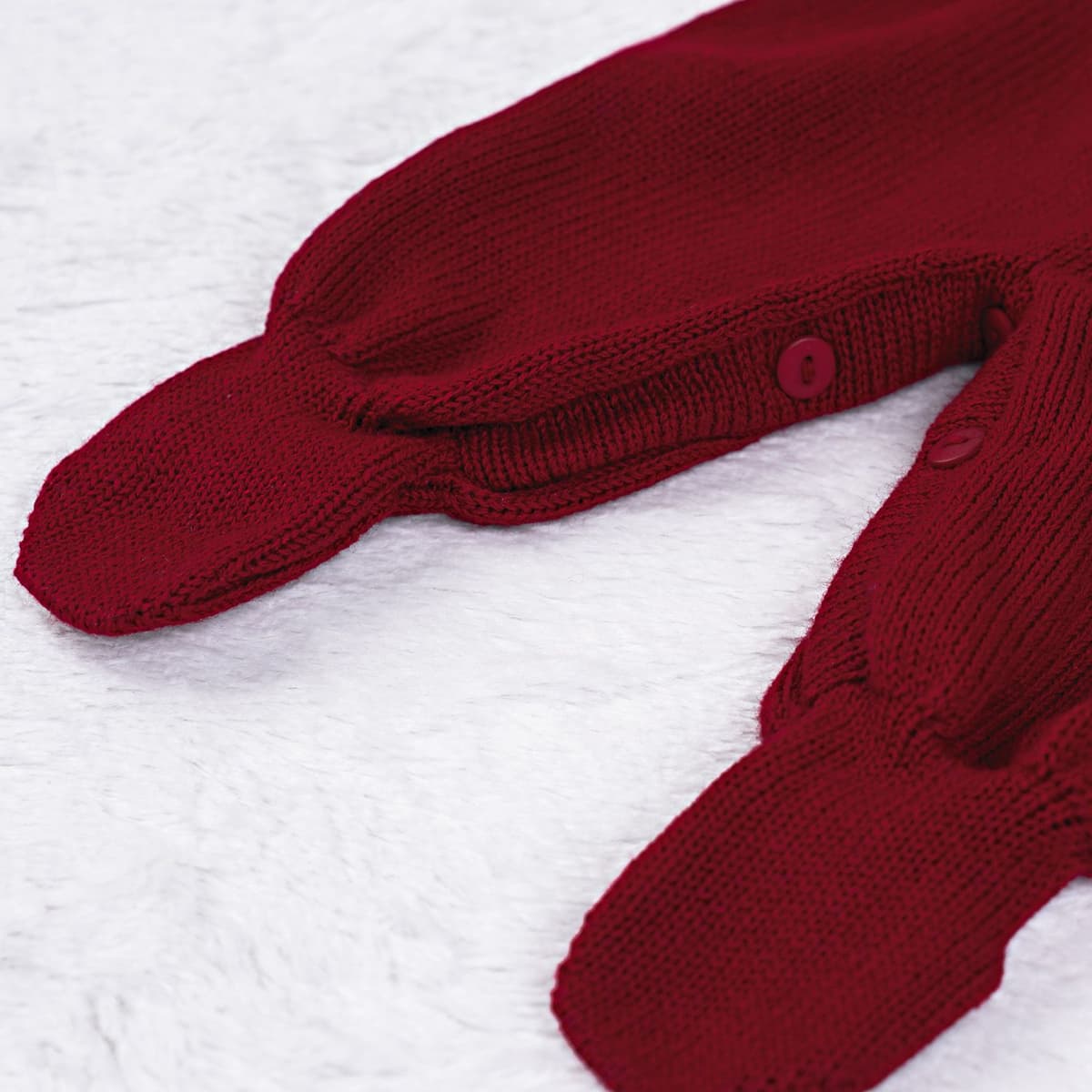 https://gdg-images.s3.sa-east-1.amazonaws.com/fotos/148948/jardineira-tricot-canelado-com-botoes-vermelho-323539.jpg