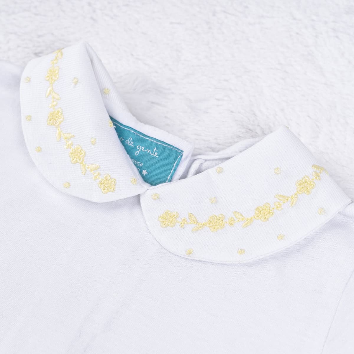 https://gdg-images.s3.sa-east-1.amazonaws.com/fotos/148982/body-manga-longa-bordado-marselha-amarelo-323619.jpg