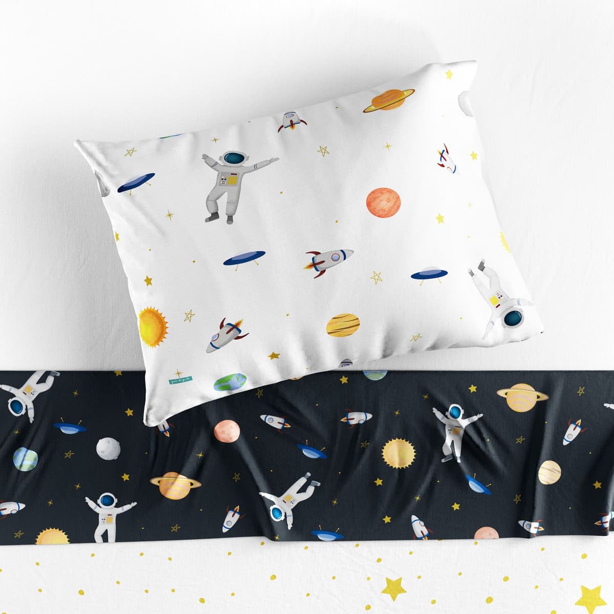 https://gdg-images.s3.sa-east-1.amazonaws.com/fotos/150543/ogo-de-lencol-infantil-solteiro-astronauta-328518.jpg