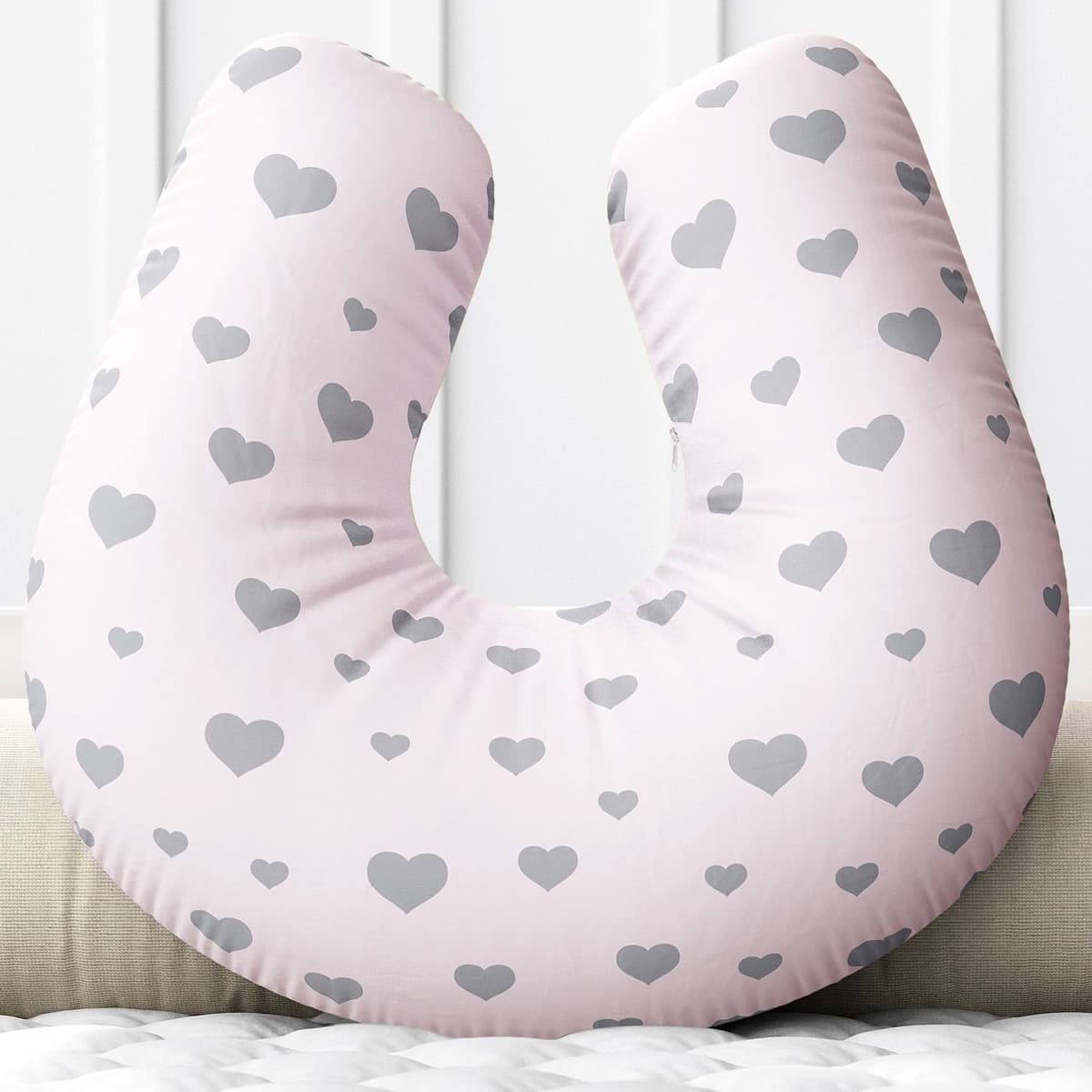 https://gdg-images.s3.sa-east-1.amazonaws.com/fotos/151356/almofada-amamentacao-coracao-rosa-e-cinza-342166.jpg