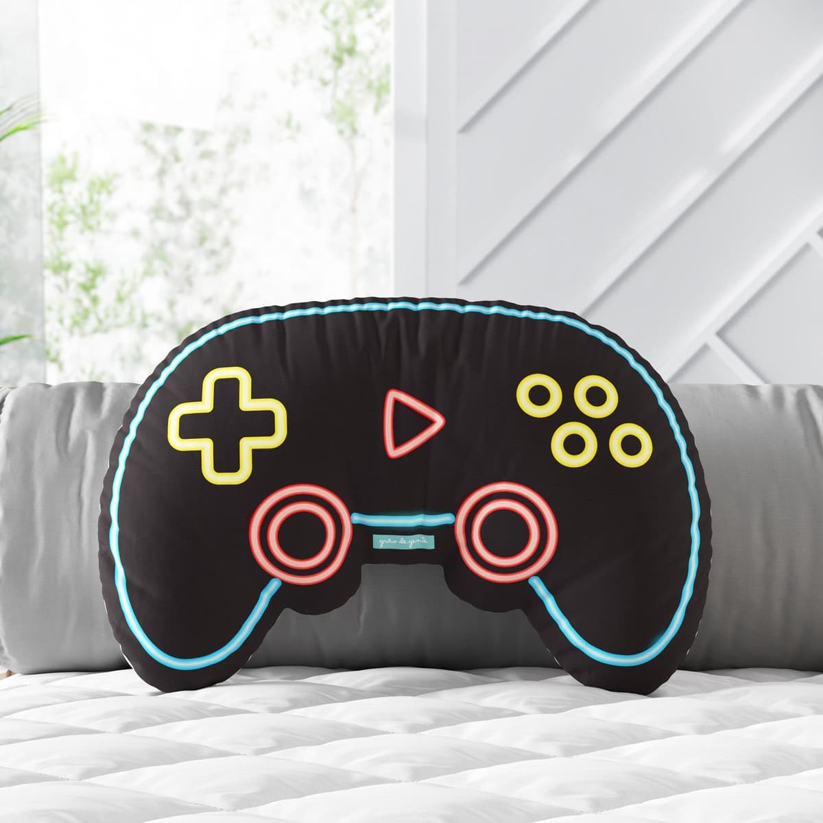 https://gdg-images.s3.sa-east-1.amazonaws.com/fotos/157411/almofada-controle-video-game-medidas-369270.jpg