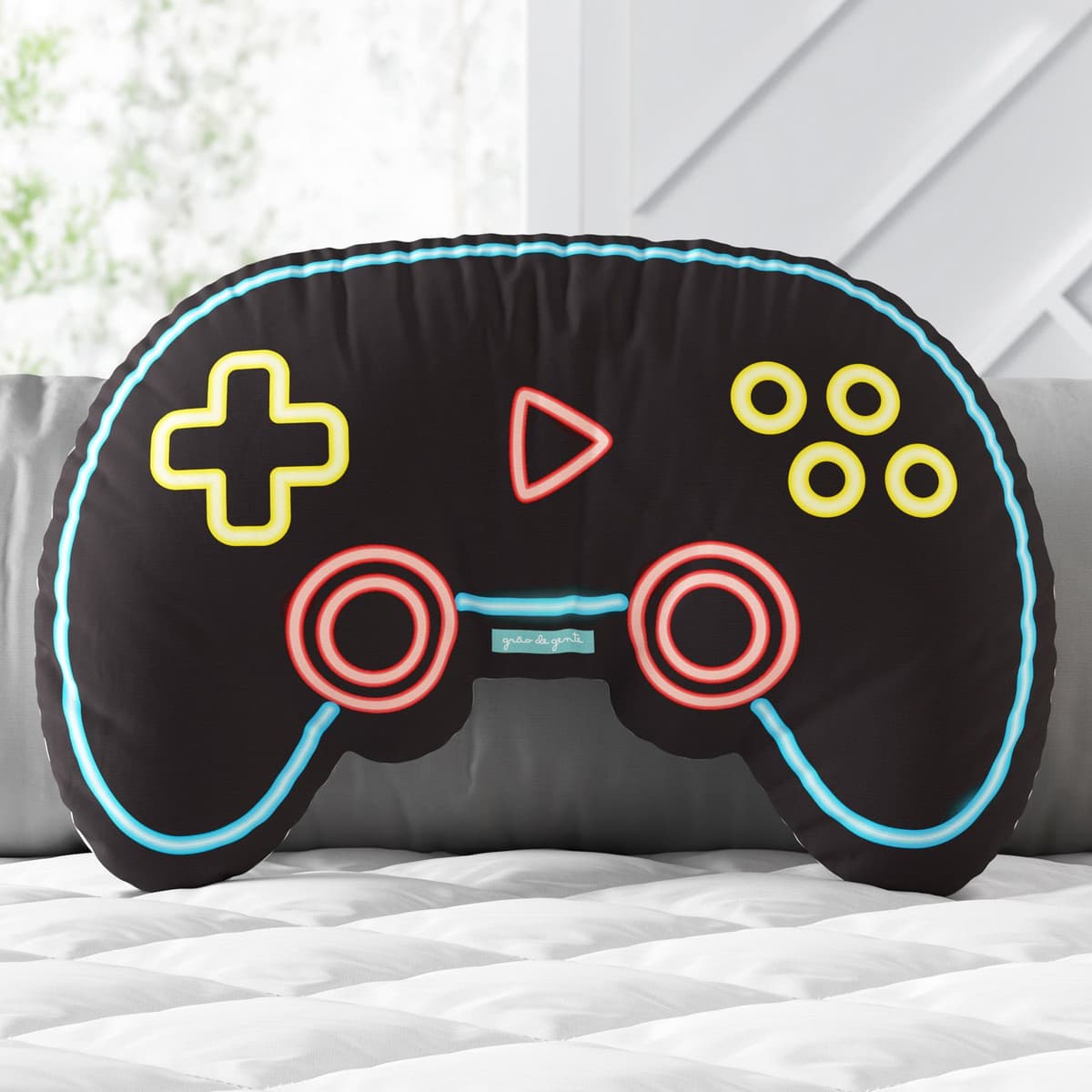 https://gdg-images.s3.sa-east-1.amazonaws.com/fotos/157411/almofada-controle-video-game-medidas-369271.jpg