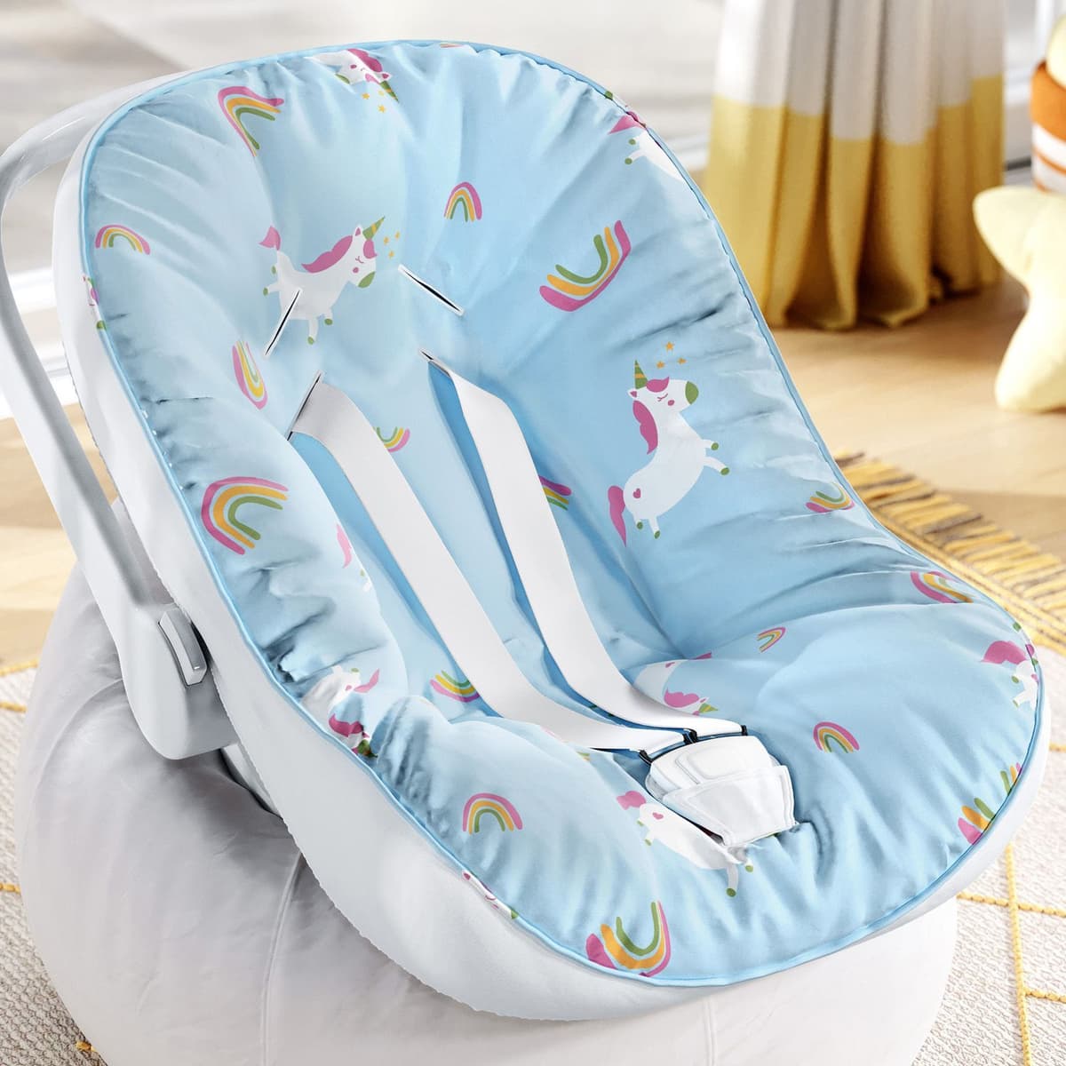 https://gdg-images.s3.sa-east-1.amazonaws.com/fotos/183611/capa-de-bebe-conforto-amiguinhas-unicornio-azul-401884.jpg