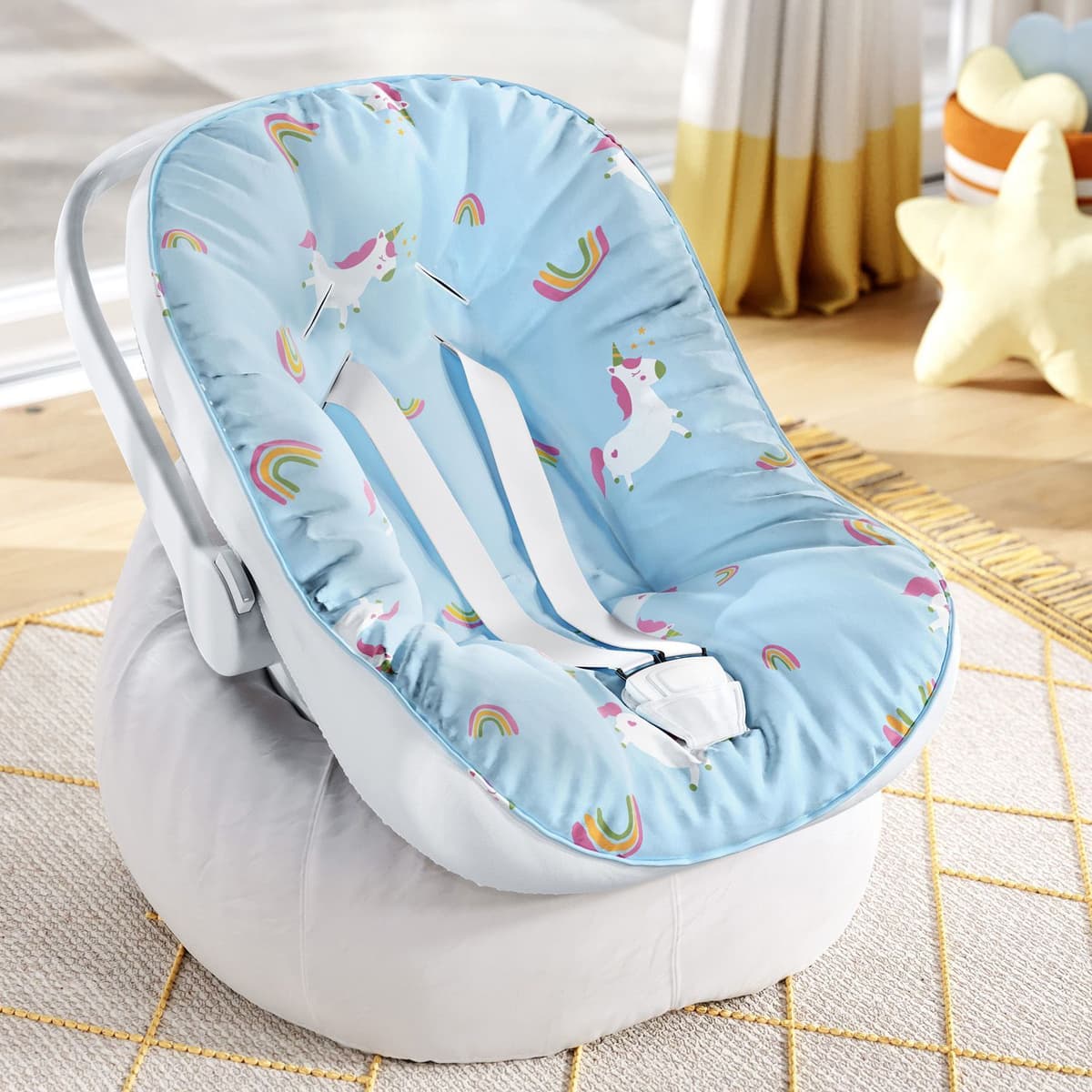 https://gdg-images.s3.sa-east-1.amazonaws.com/fotos/183611/capa-de-bebe-conforto-amiguinhas-unicornio-azul-401885.jpg