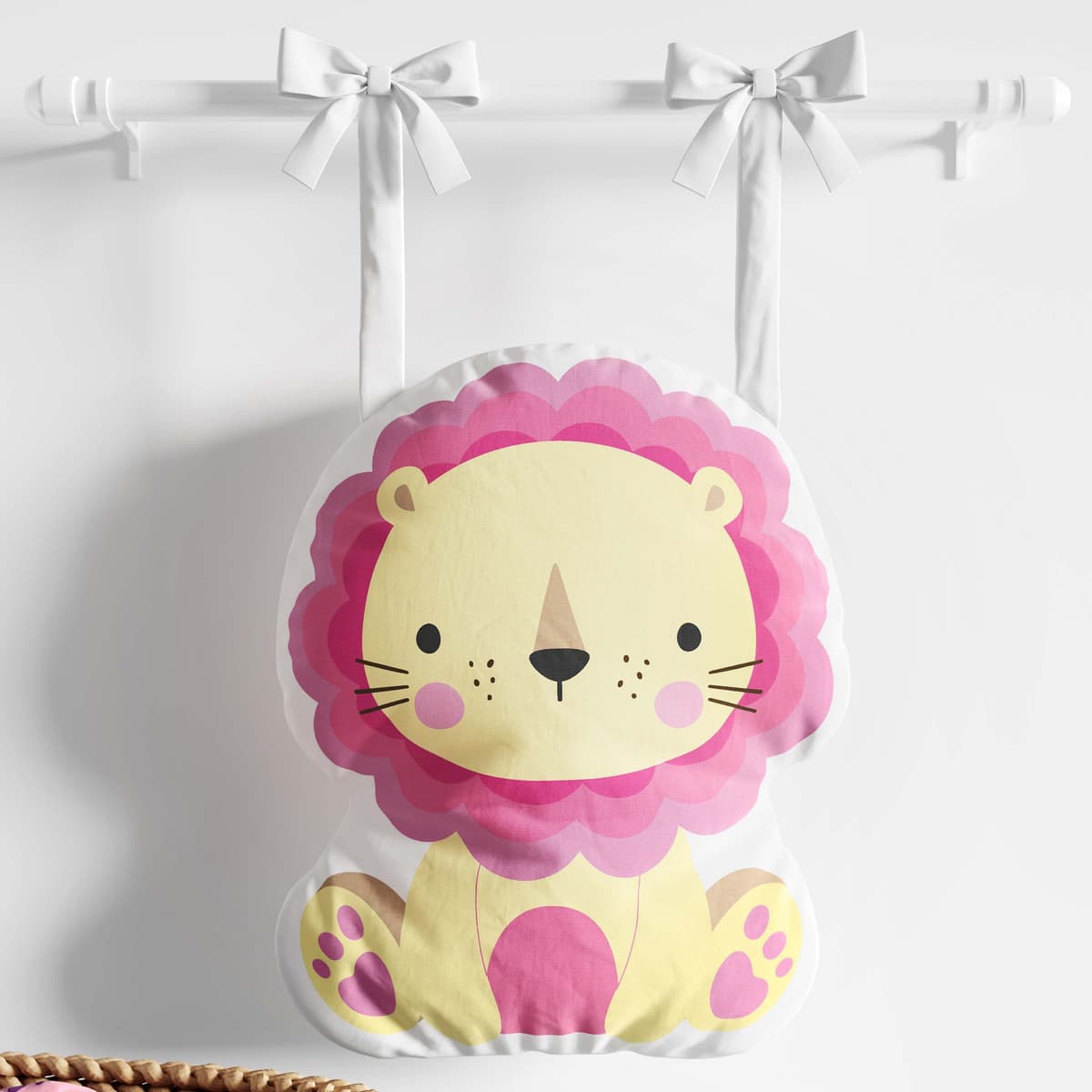 https://gdg-images.s3.sa-east-1.amazonaws.com/fotos/185186/porta-fraldas-amiguinha-leoa-selva-baby-rosa-453044.jpg