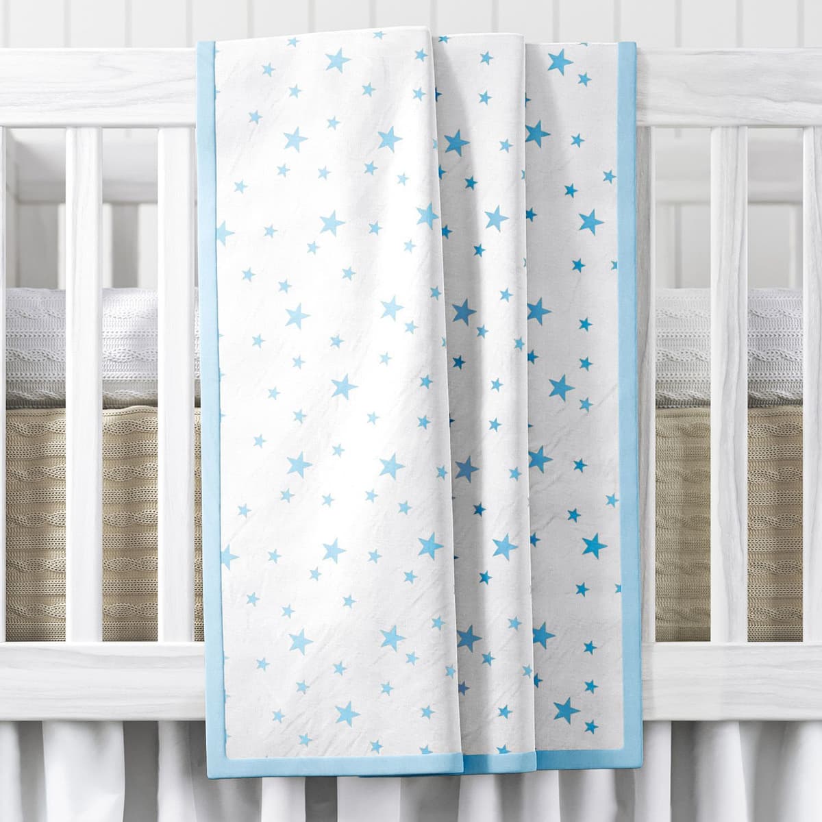 https://gdg-images.s3.sa-east-1.amazonaws.com/fotos/200421/quarto-de-bebe-completo-urso-aviador-azul-bebe-25-pecas-489925.jpg