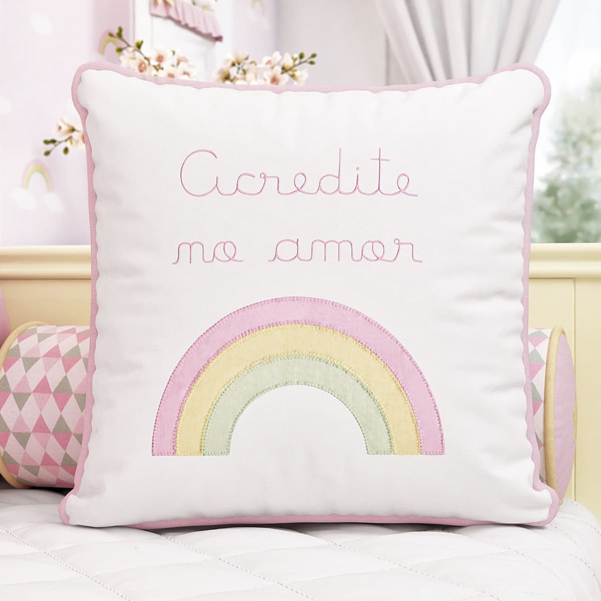 https://gdg-images.s3.sa-east-1.amazonaws.com/fotos/200948/quarto-de-bebe-completo-arco-iris-patchwork-29-pecas-490204.jpg