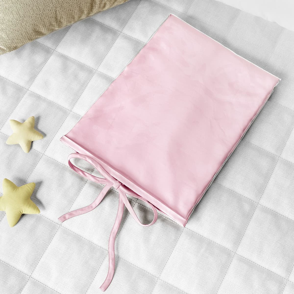 https://gdg-images.s3.sa-east-1.amazonaws.com/fotos/200948/quarto-de-bebe-completo-arco-iris-patchwork-29-pecas-490210.jpg