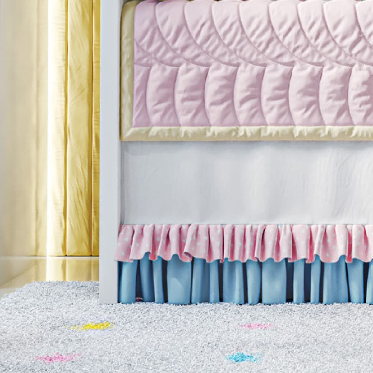 https://gdg-images.s3.sa-east-1.amazonaws.com/fotos/200948/quarto-de-bebe-completo-arco-iris-patchwork-29-pecas-490212.jpg