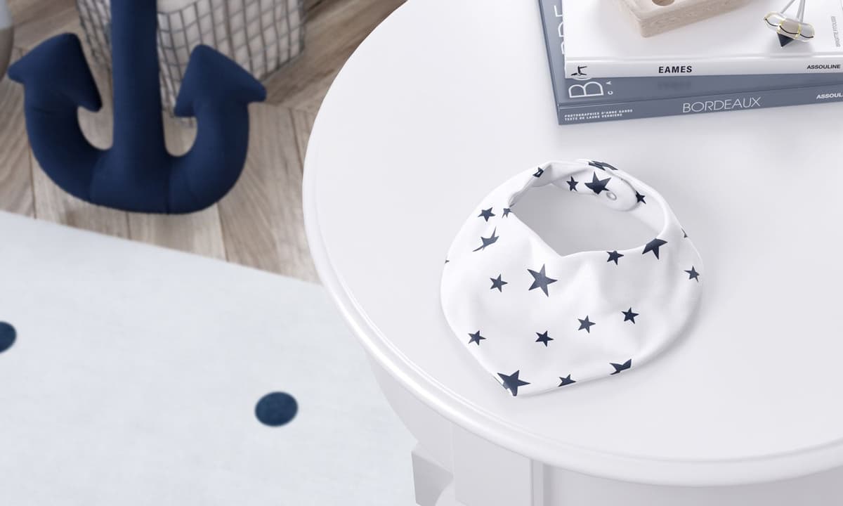 https://gdg-images.s3.sa-east-1.amazonaws.com/fotos/88075/babador-bandana-estrelinhas-azul-marinho-196545.jpg