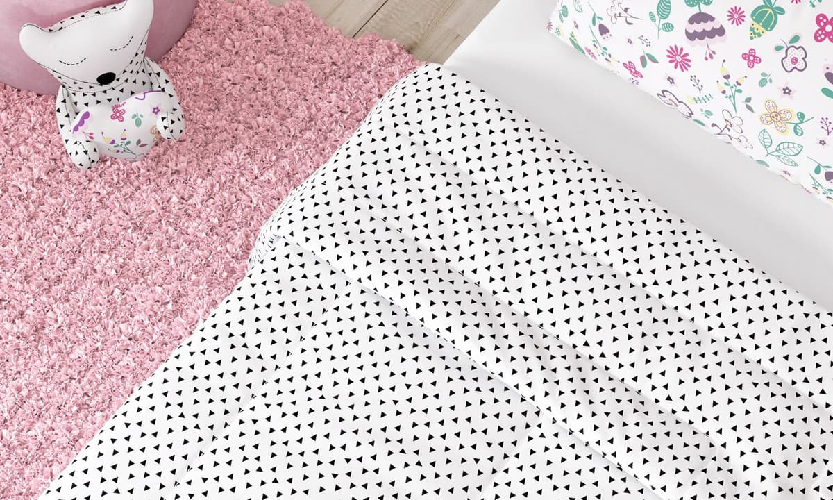 https://gdg-images.s3.sa-east-1.amazonaws.com/fotos/94090/edredom-de-cama-kids-triangulos-floral-moderna-213110.jpg