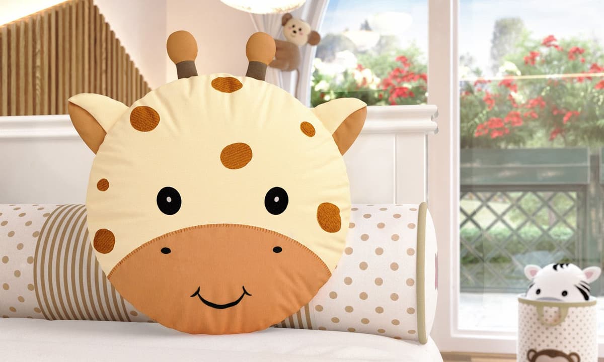 https://gdg-images.s3.sa-east-1.amazonaws.com/fotos/97191/almofada-redonda-amiguinha-girafa-30cm-224707.jpg