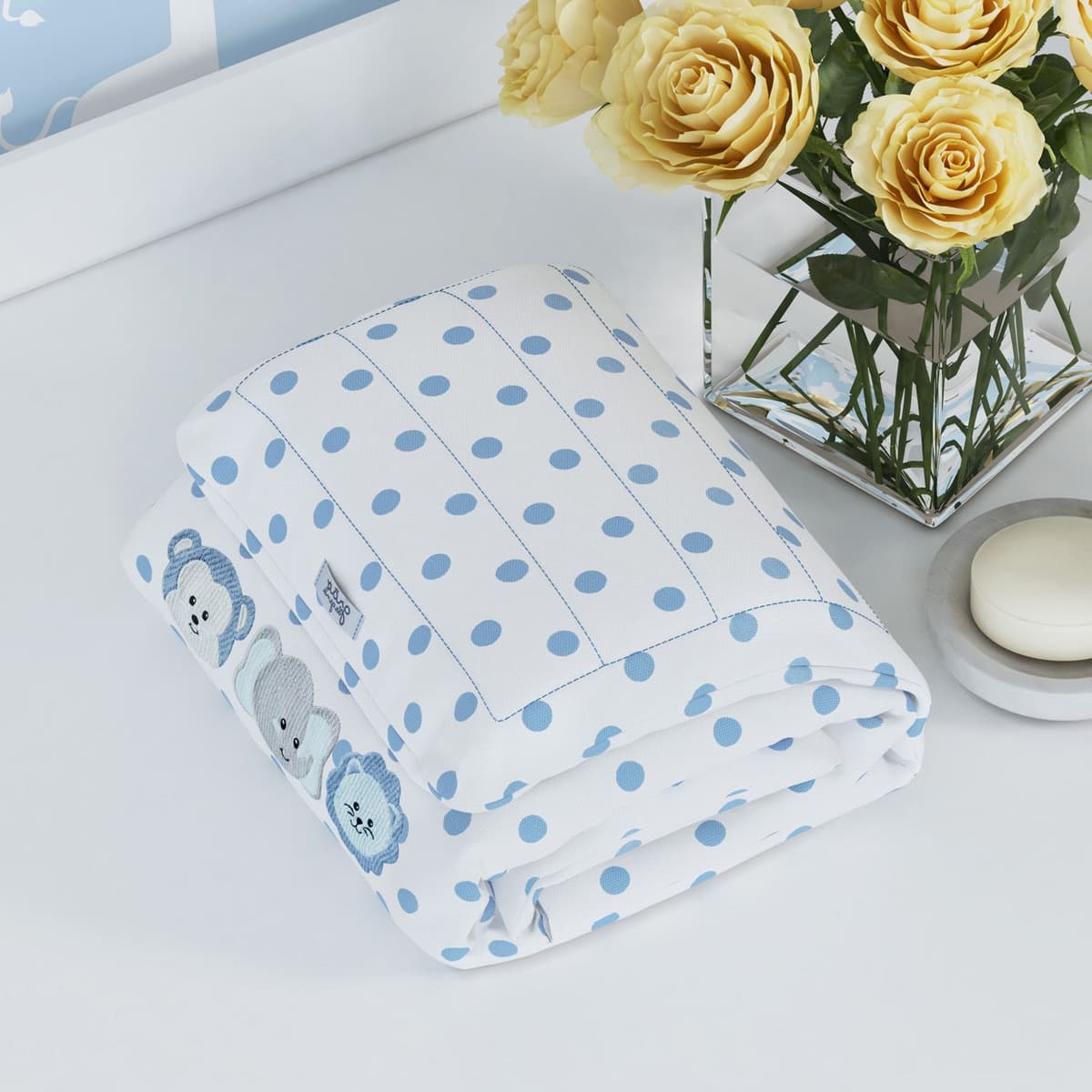 https://gdg-images.s3.sa-east-1.amazonaws.com/fotos/99226/trocador-de-fraldas-portatil-com-bolsos-amiguinhos-safari-azul-226773.jpg