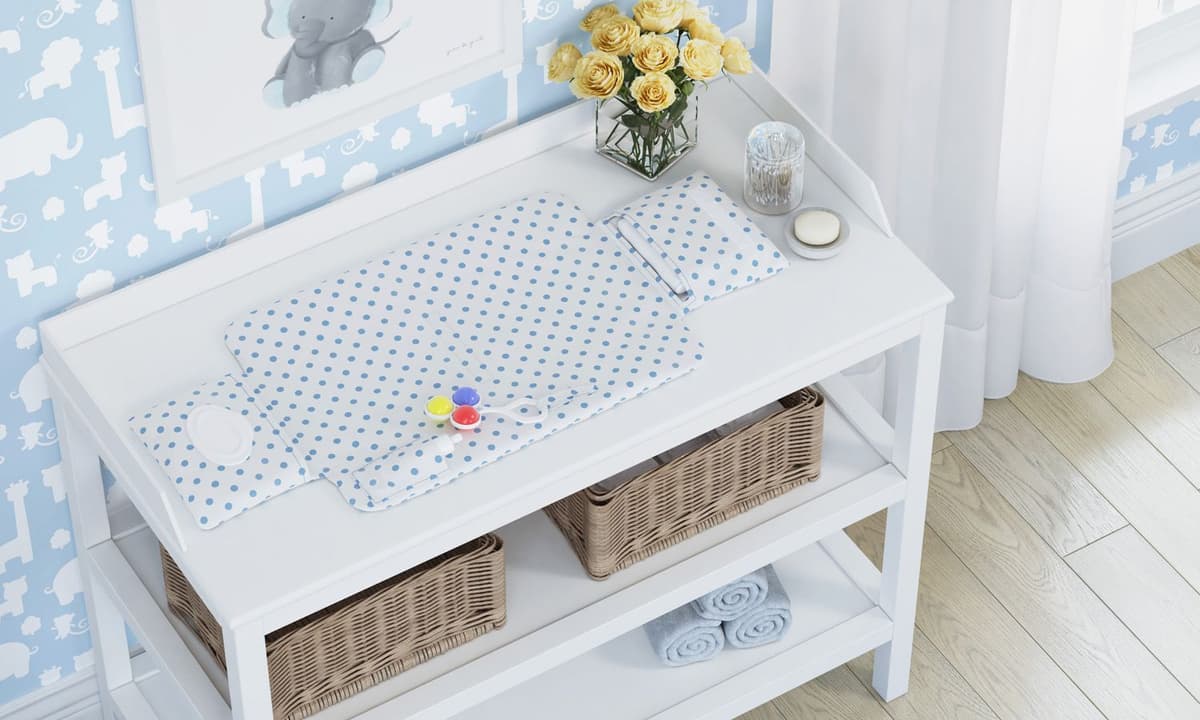 https://gdg-images.s3.sa-east-1.amazonaws.com/fotos/99226/trocador-de-fraldas-portatil-com-bolsos-amiguinhos-safari-azul-226777.jpg
